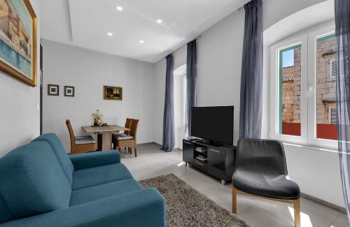 Makarska Old Town Apartment | City Center Apartment Dvor Kalalarga