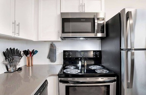 Central Business District Apartment | City Center Apartment - Free Parking & Great Views!