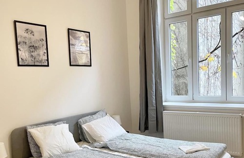 Schottenfeld Apartment | City-Center-Apartment Hip Area, Big & New