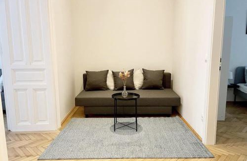 Schottenfeld Apartment | City-Center-Apartment Hip Area, Big & New