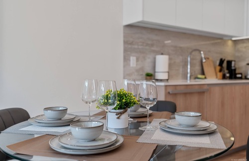Richmond City Centre Apartment | City Center Brand New 1 Bedroom 4 Guests Apartment