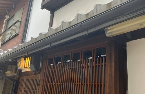 Shijo Ski Chalet | City Center, Charming, Peaceful Home- Kyoka-an
