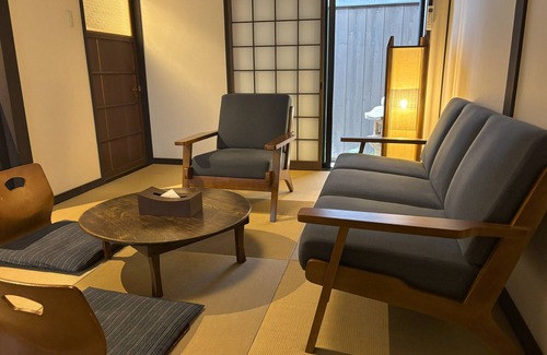 Shijo Ski Chalet | City Center, Charming, Peaceful Home- Kyoka-an