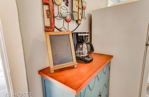 Central Colorado Springs Cottage | City Center Cottage Netflix, Mtns & Adventure!