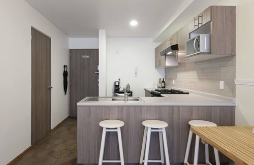 Cuauhtemoc Apartment | City Center Deluxe +Steps away from Downtown Scene