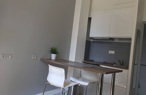 Avignon City Centre Apartment | CITY CENTER FURNITURE STUDIO