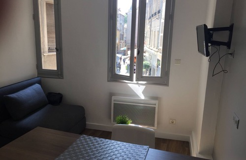 Avignon City Centre Apartment | CITY CENTER FURNITURE STUDIO