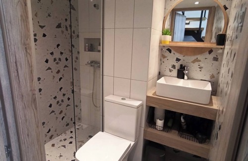 Kavala Apartment | City Center Loft With Private Parking