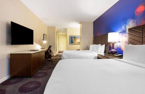Streeterville Hotel | City Center Luxury, Double Queen - The Chicago Hotel Collection Mag Mile