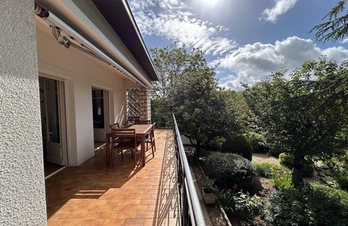 La Roche-Posay Apartment | City center T3 apartment with garden and air conditioning