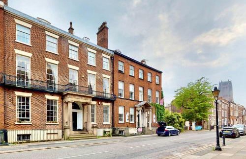 Hope Street House | City Central Georgian House with Parking