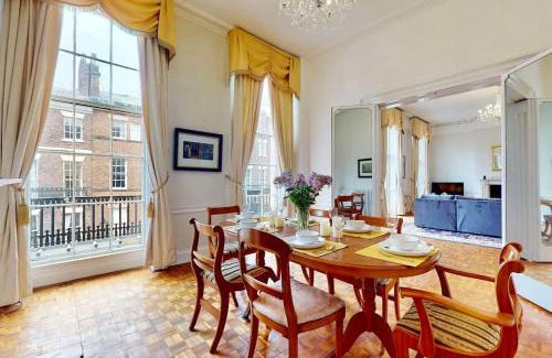 Hope Street House | City Central Georgian House with Parking