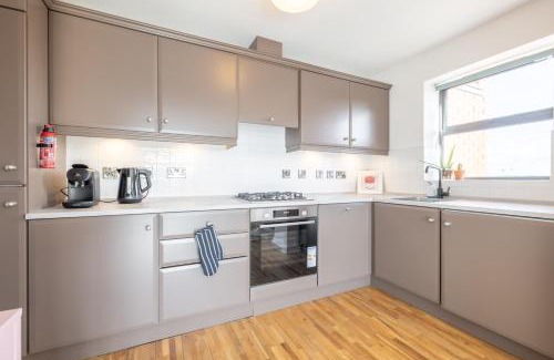 Belfast Apartment | City Centre 1BR Apartment with Free Parking