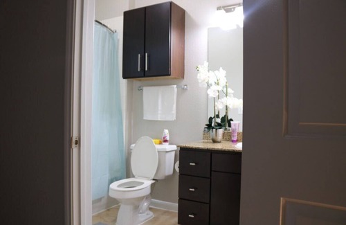 Memorial Apartment | City Centre 2 bed, 2bath, gym, free parking