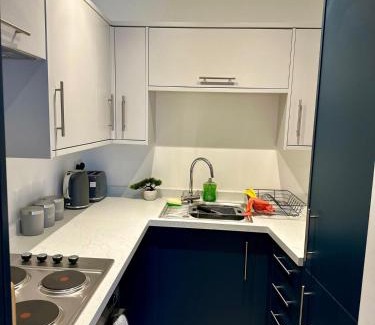 Mapperley Apartment | City Centre 2BR Flat with parking, Sleeps 6