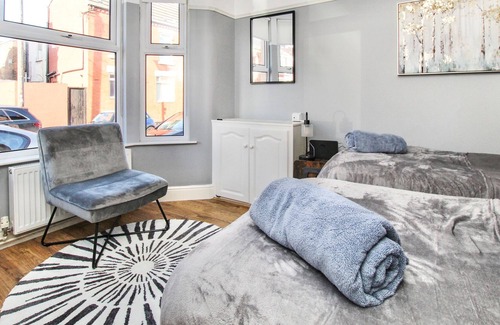 Warrington Other | City Centre 3 Bed House for Large Groups and Contractors