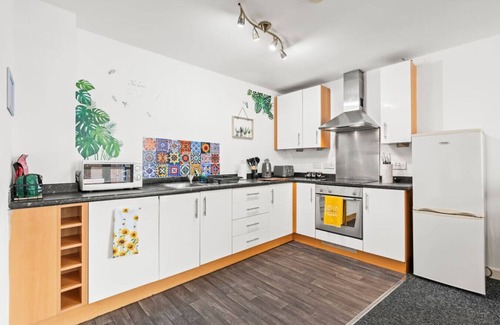 Coventry City Centre House | City Centre Apartment Balcony Private Parking WiFi Smart TV