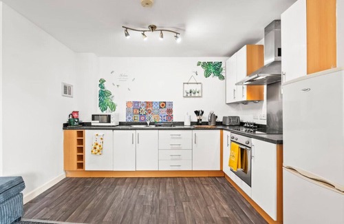 Coventry City Centre House | City Centre Apartment Balcony Private Parking WiFi Smart TV