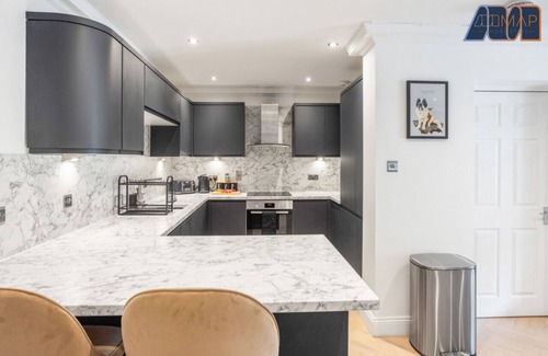 Leith House | City Centre Apartment with 2 Private Car Spaces