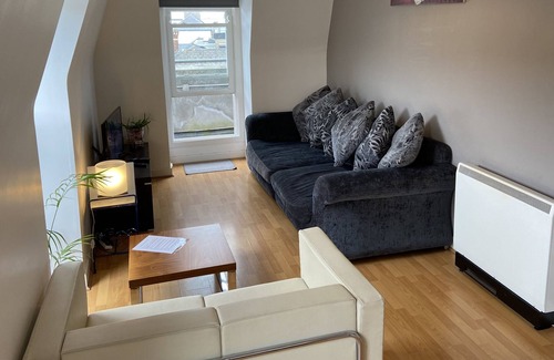 Waterford Apartment | City Centre bright & spacious Rooftop apartment alongside Suir river-great views