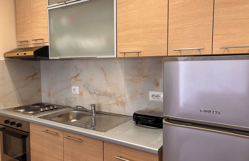 Qender Apartment | City Centre Gem: 2Min Walk to Beach, Promenade,Dining & 1Min to Tirana Bus Stop!