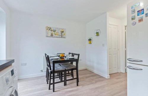 Belle Vue House | City Centre House Etihad and Parking