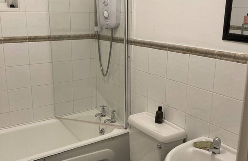 Claddagh Apartment | City Centre Location - Sleeps 6