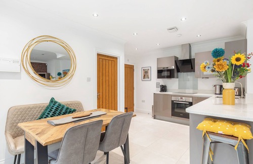High Wycombe Apartment | City Centre Maison - Highly sought after.