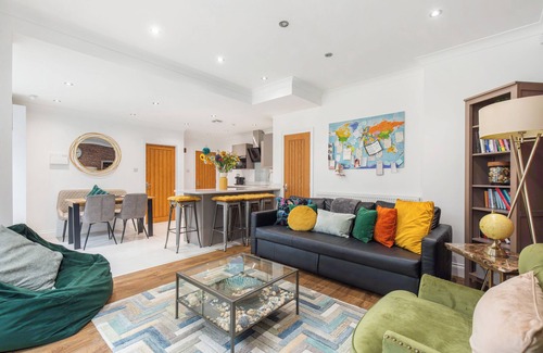High Wycombe Apartment | City Centre Maison - Highly sought after.