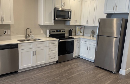 Spring Branch West Apartment | City Centre | Memorial City Cozy Minimal Chic Space ! — 15 minutes from Downtown