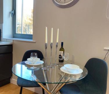 Sheffield Apartment | City Centre Modern Studio Apartment - Westone FREE WIFI, GYM ACCESS, NETFLIX