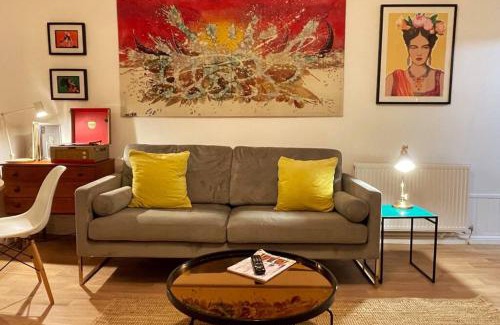 Riverside House | City Centre Retreat