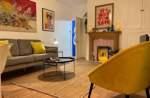 Riverside House | City Centre Retreat