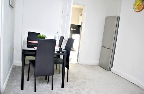 Aylesbury House | CITY CENTRE SPACIOUS 5 BEDROOMS HOUSE AYLESBURY