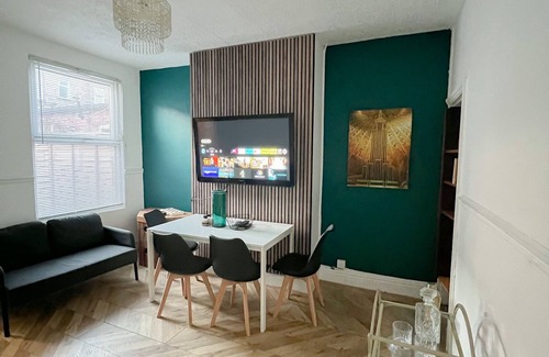 Forest Fields House | City Centre terrace town house