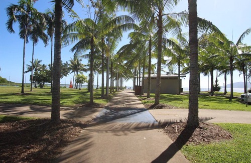 Cairns Central Business District Apartment | City Centre Unit on The Esplanade