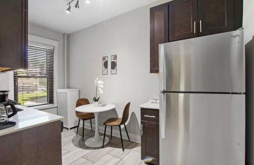 Hyde Park Apartment | City Charm 1-Bedroom Oasis - Woodlawn 1E