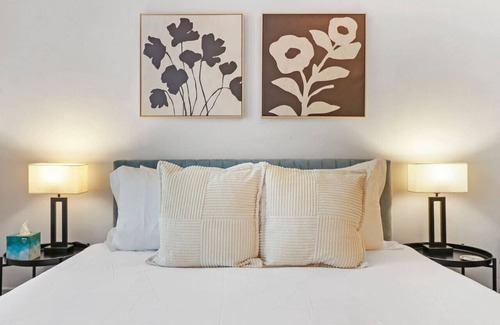 Hyde Park Apartment | City Charm Studio Apt in Chicago