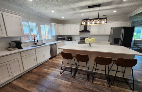 Wilson House | City Charmer, Walk to downtown Wilson, 2800 sf Duplex with detached garage!