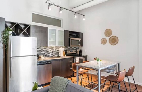 Downtown Cincinnati Apartment | City Club 2Bedroom Pool +Gym Walk to Carew Tower