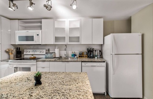 Central Business District Apartment | City Club - Unit 337