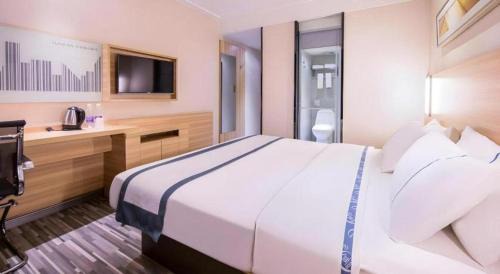 Longhua District Hotel | City Comfort Inn Shenzhen Longhua Bus Station Qinghu Metro Station