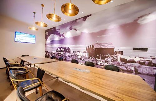 Yufeng District Hotel | City Comfort Premier Hotel Liuzhou Wuxing Pedestrian Street Jinggu Building