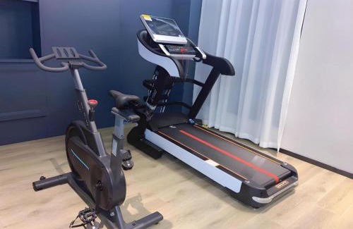 Yufeng District Hotel | City Comfort Premier Hotel Liuzhou Wuxing Pedestrian Street Jinggu Building