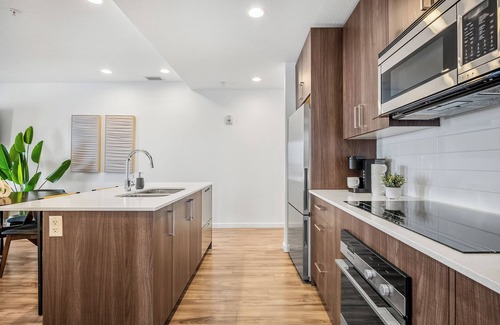 Rosscarrock Apartment | City Comforts & XL Balcony | 2BR, AC, Parking