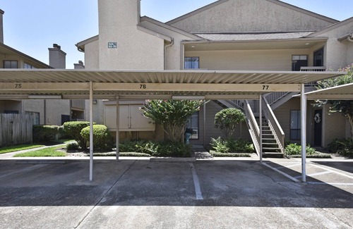 Garden Oaks Condo | CITY CONDO