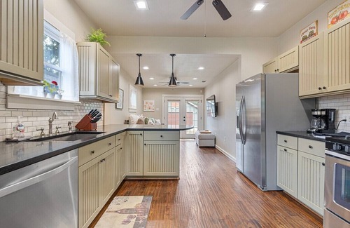 Kessler House | City Cottage: 2-Bedroom Cottage Comfort