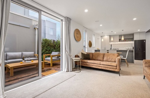 Edgeware House | City Escape – Christchurch Central Apartment