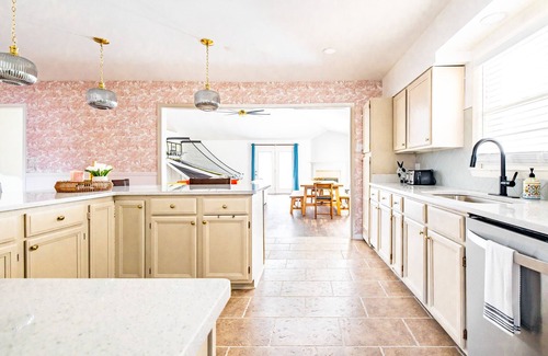 East Memphis House | City escape w/heated pool and outdoor fun