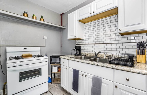 Midtown Apartment | City Experience w/ AC, Walking Distance from Bars